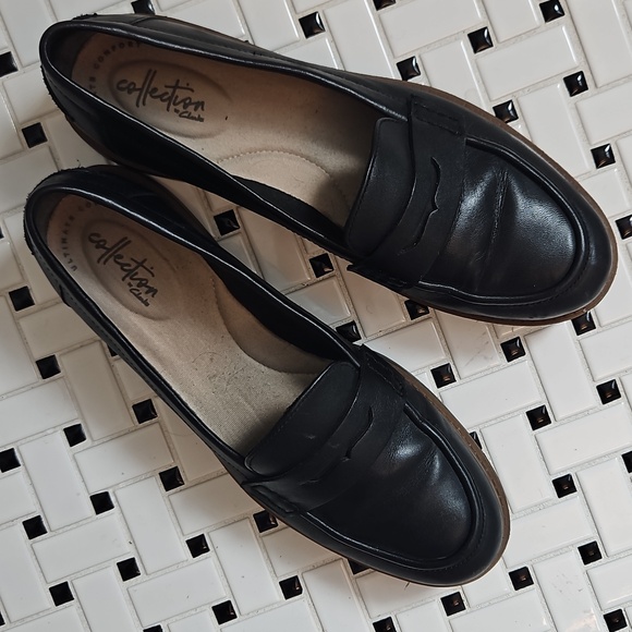 Clarks Leather Loafers, Sz 9 - Picture 2 of 8